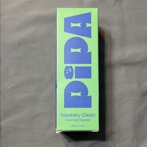 Pipa Foaming Cleanser in Green and Blue